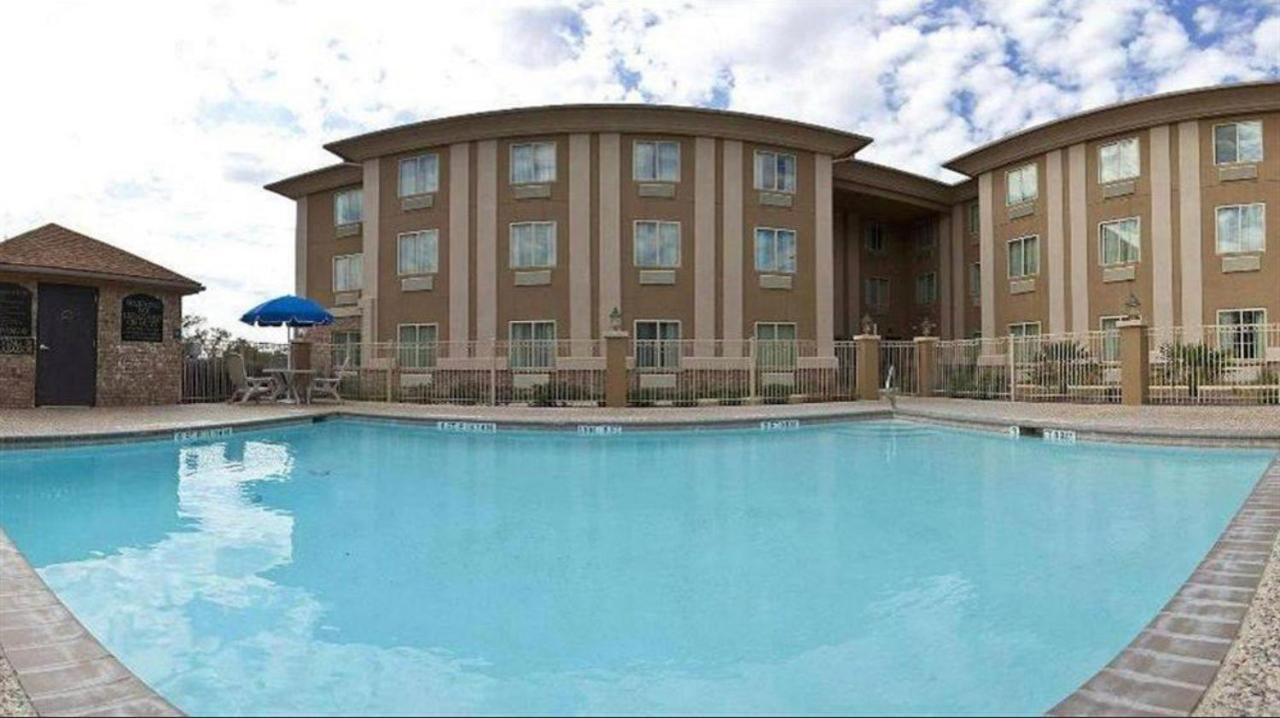 Best Western Medical Center North Inn & Suites Near Six Flags San Antonio Exterior photo